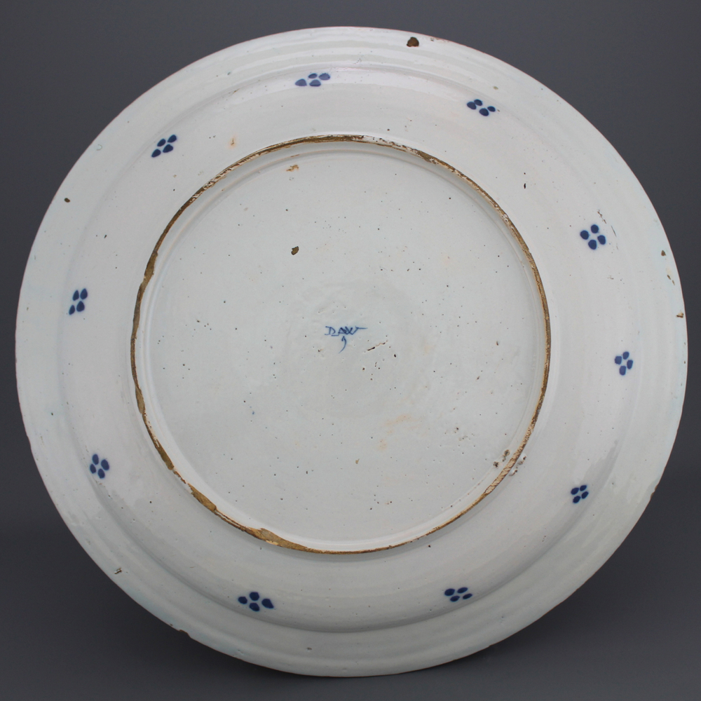 Important plat Delft, polychrome, d&eacute;cor "&eacute;clairs", De Paeuw, fin 17e