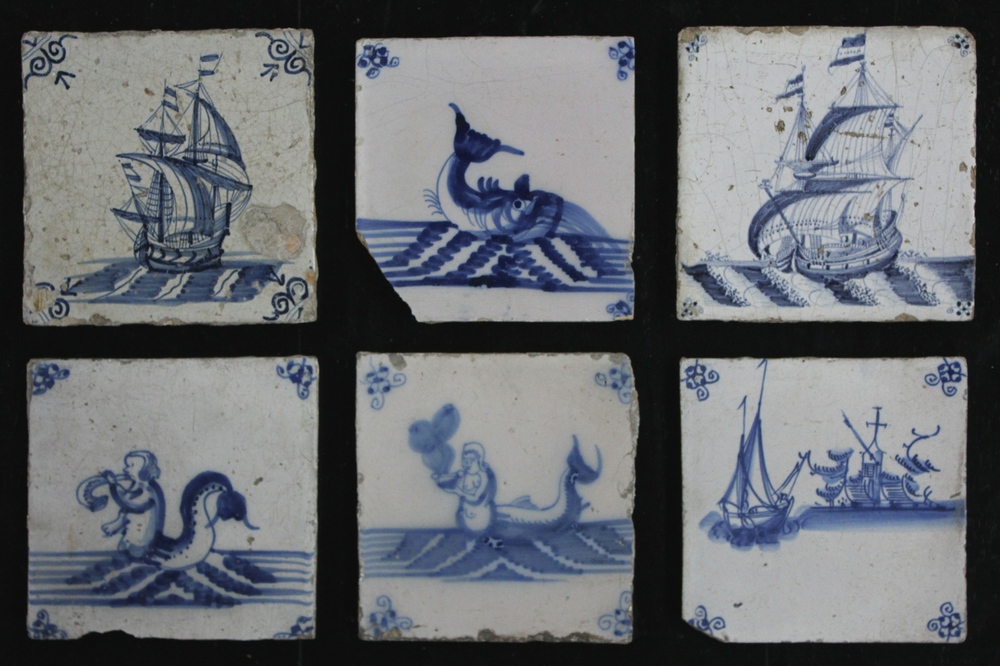 Lot de 6 carreaux en fa&iuml;ence de Delft, bleu et blanc, sc&egrave;nes maritimes, 17e et 18e