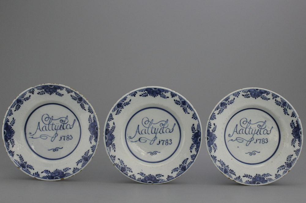 Lot van 3 Delftse tekstborden, 'Aaltije Los', gedateerd 1783