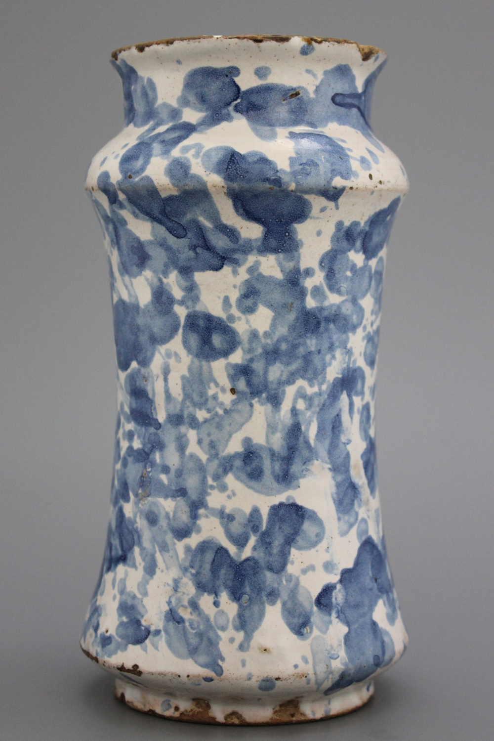 Albarello espagnol, d&eacute;cor bleu et blanc, env. 1700