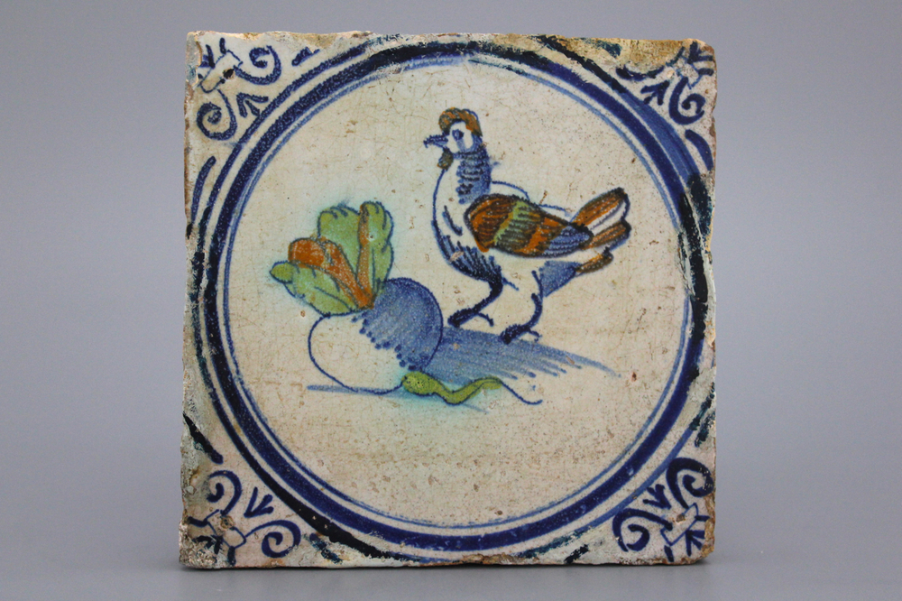 Zeer zeldzame Delftse polychrome tegel,  met haan en raap, Haarlem, ca. 1620