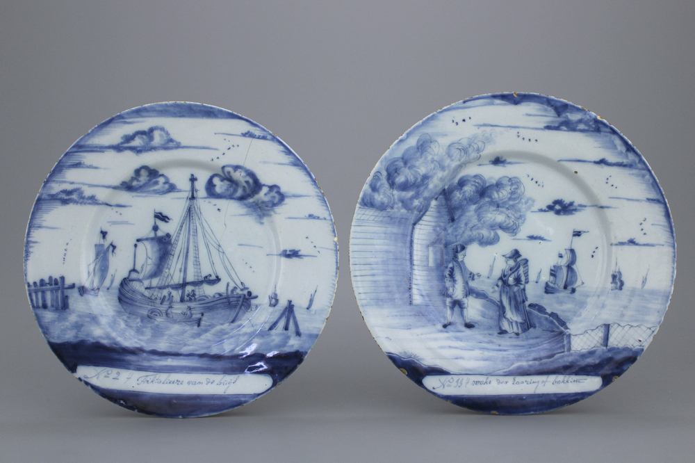 Paire de plats en fa&iuml;ence de Delft, d&eacute;cor de p&ecirc;che de hareng, 18e