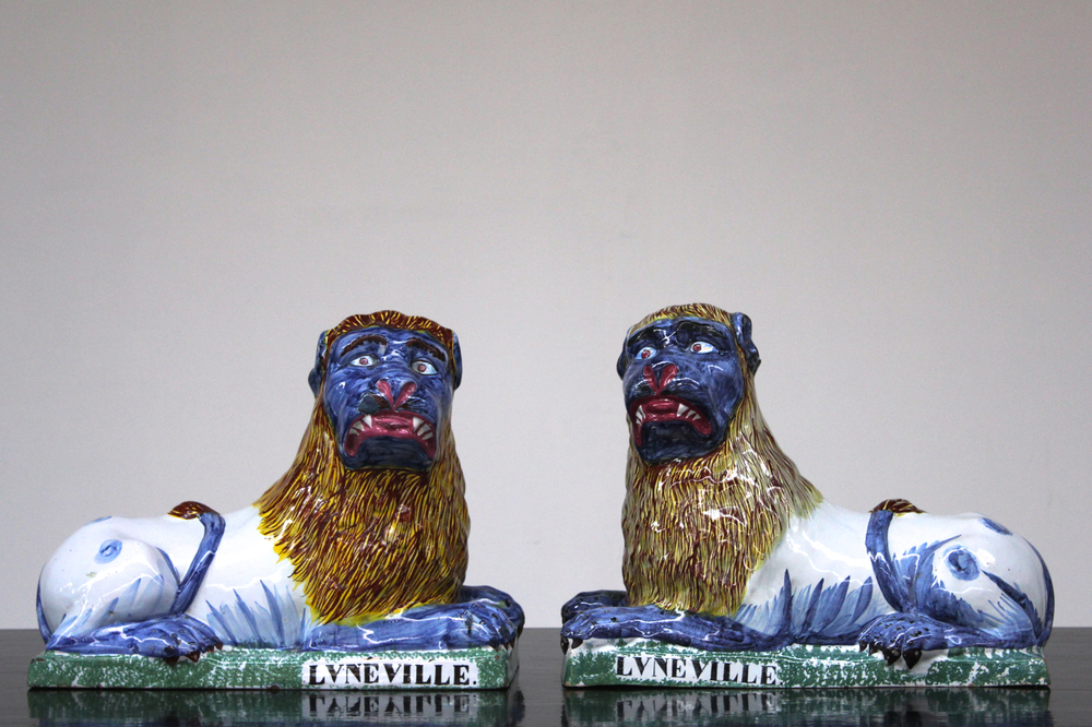 Paire impressionant de lions couch&eacute;s, France Lun&eacute;ville, env. 1800