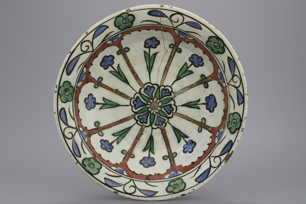 Plat d&eacute;coratif Iznik, env. 1620