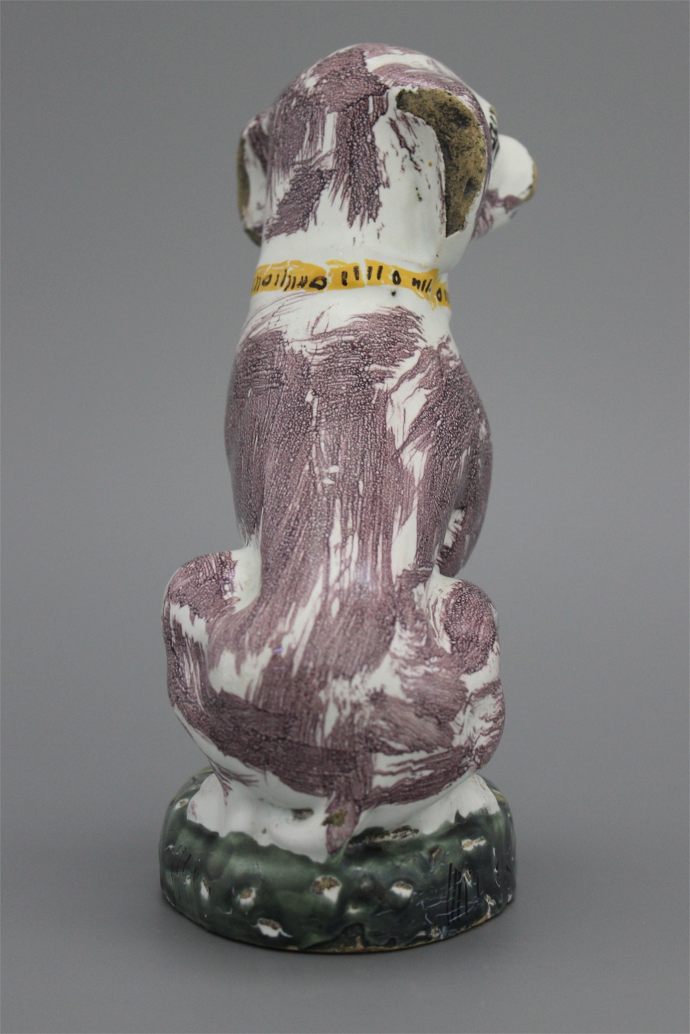 Hond in Brussels aardewerk, ca. 1750
