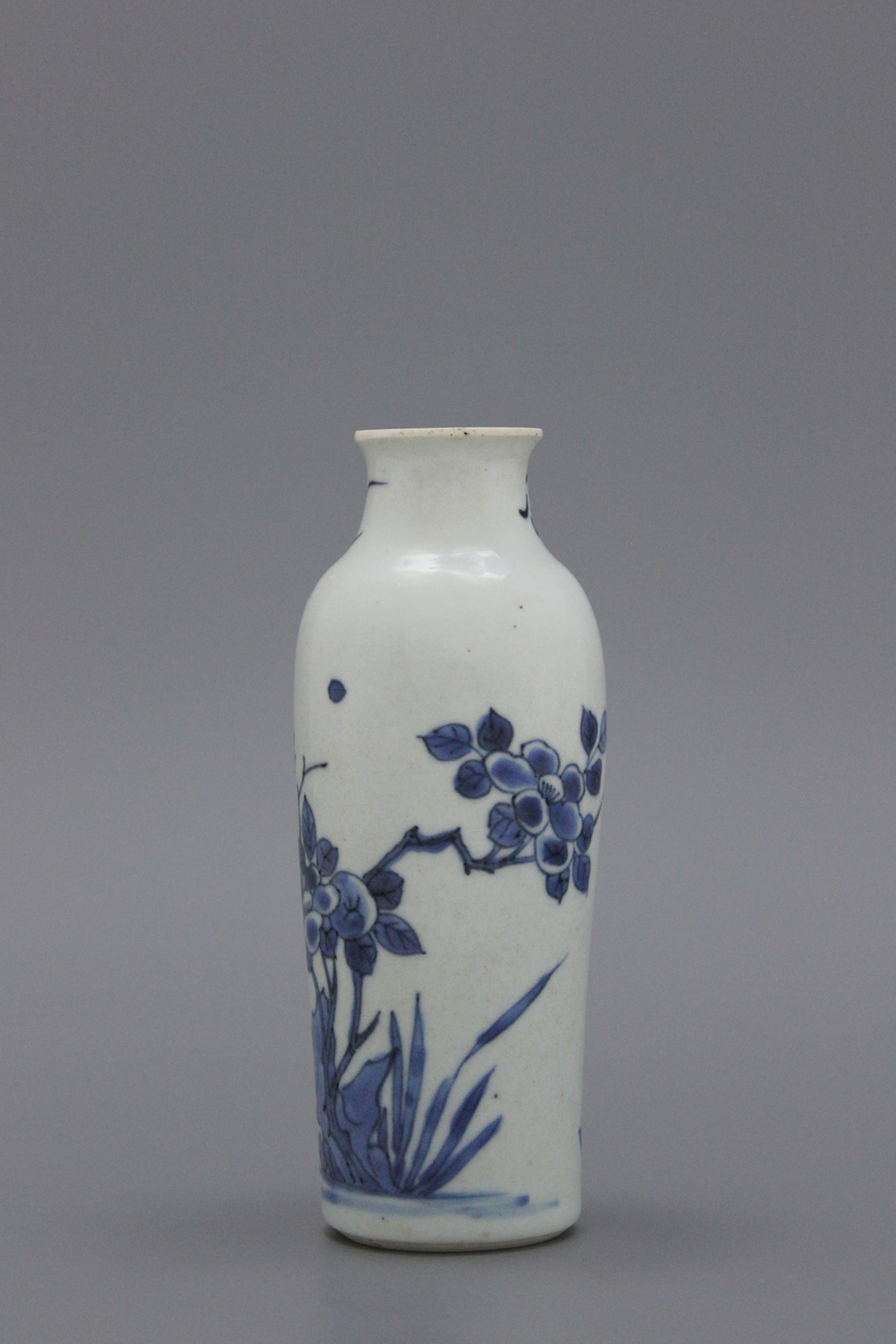 Vase rouleau en porcelaine de chine bleu et blanc, dynastie Ming