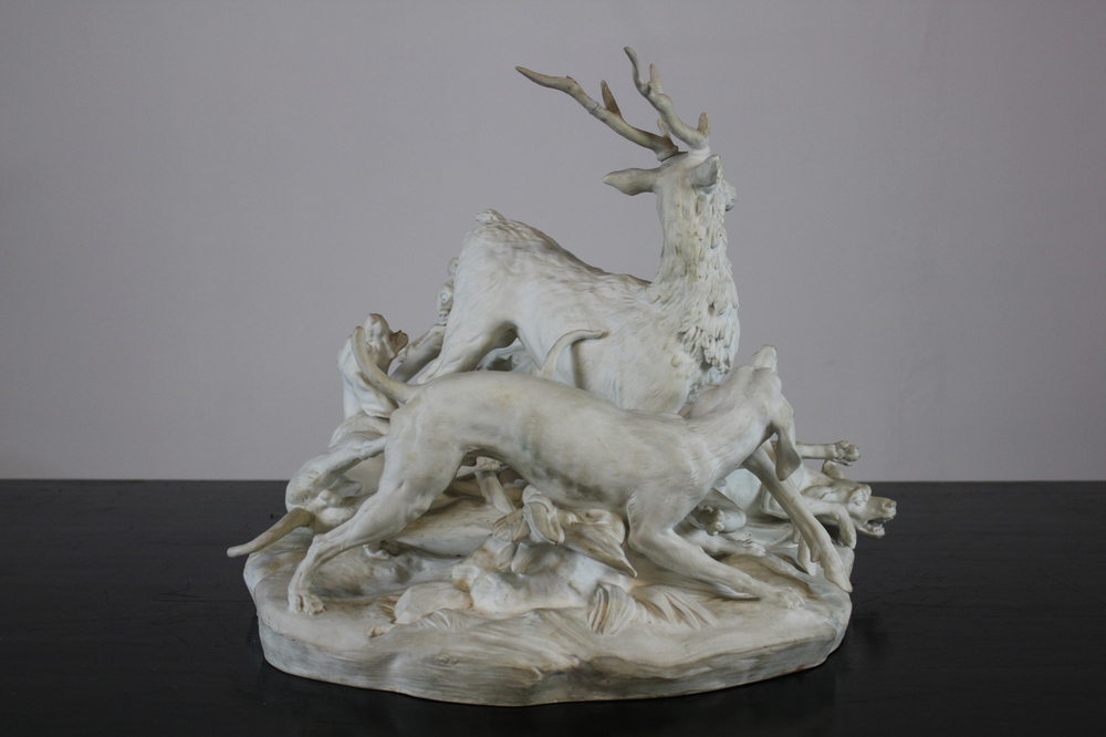 Important groupe en biscuit de S&egrave;vres, "La Chasse aux Cerfs", 19e
