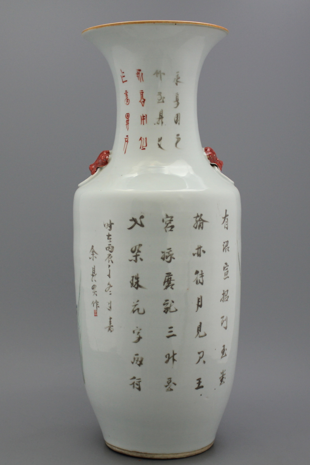 A fine Chinese porcelain vase with ladies, 19/20th C.