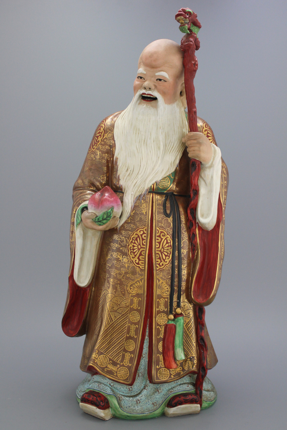 Grande figure d'un immortel en porcelaine de Chine, famille rose, R&eacute;publique