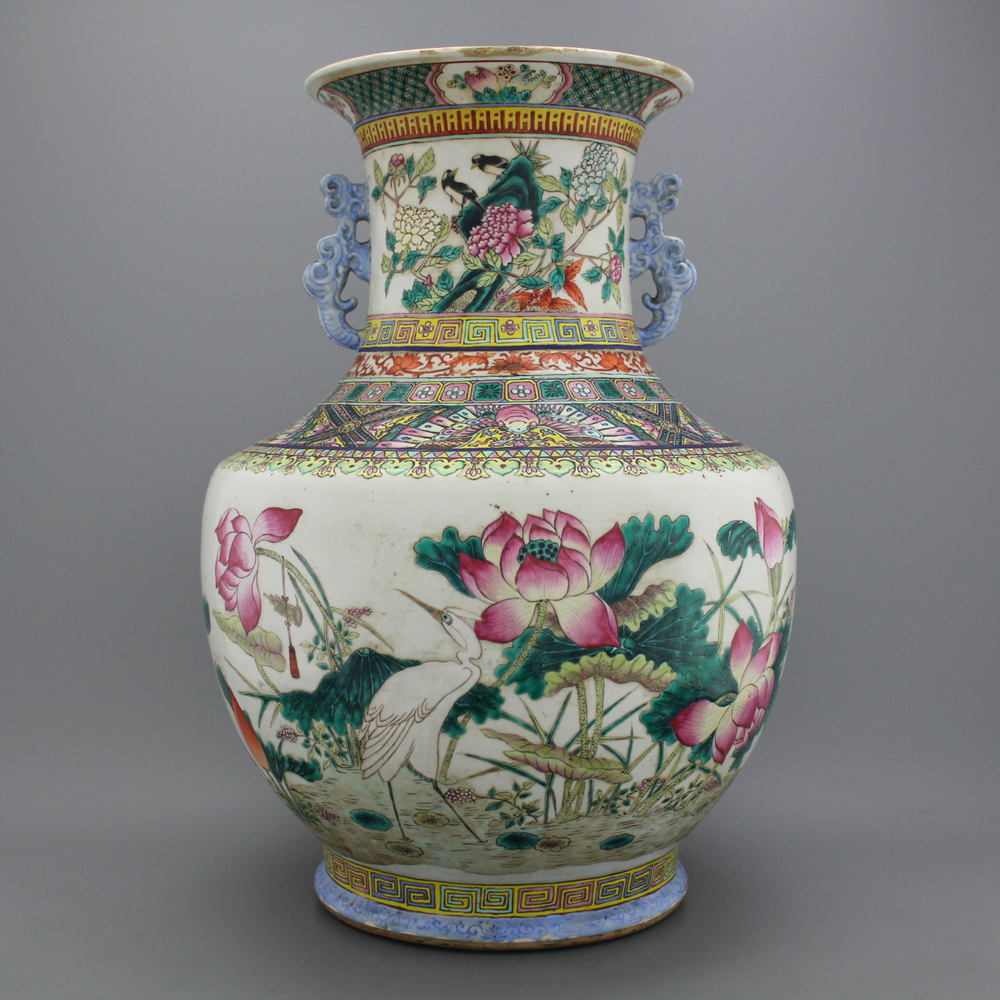 Important vase de forme hu aux canards en porcelaine de Chine, famille rose, 19e