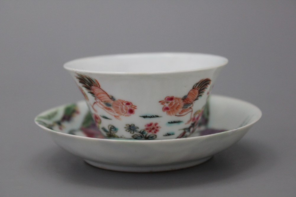 A group of 3 Chinese porcelain cup and saucers, 18/19th C.