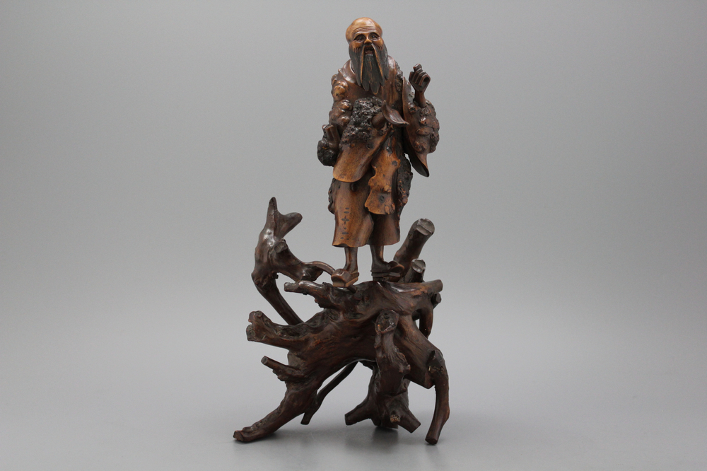 Une paire de figures d'immortels en bois de racine, 19e