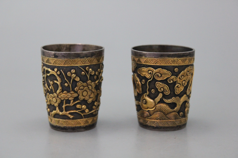 Paire de coupes &agrave; vin en argent rehauss&eacute; d'or, Chine, ca. 1900