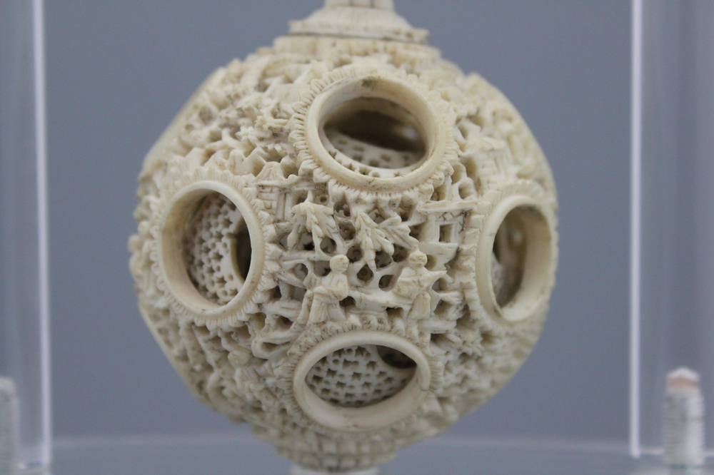 Boule de puzzle en ivoire, Chine, 19e