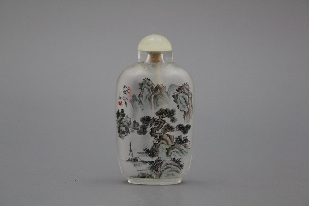 A Chinese snuff bottle, reverse glass painting, 20th C.