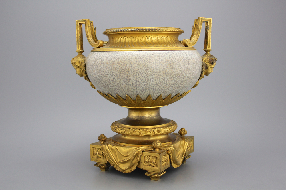 A French ormolu-mounted Chinese crackle bowl, 18/19th C.