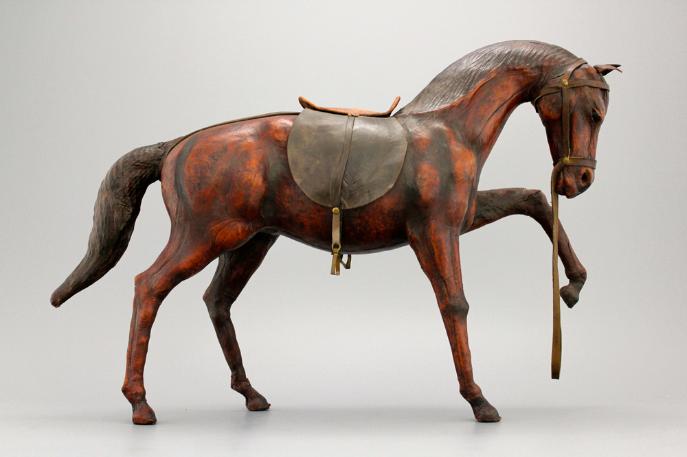 Un mod&egrave;le de cheval en cuir, d&eacute;but 20e