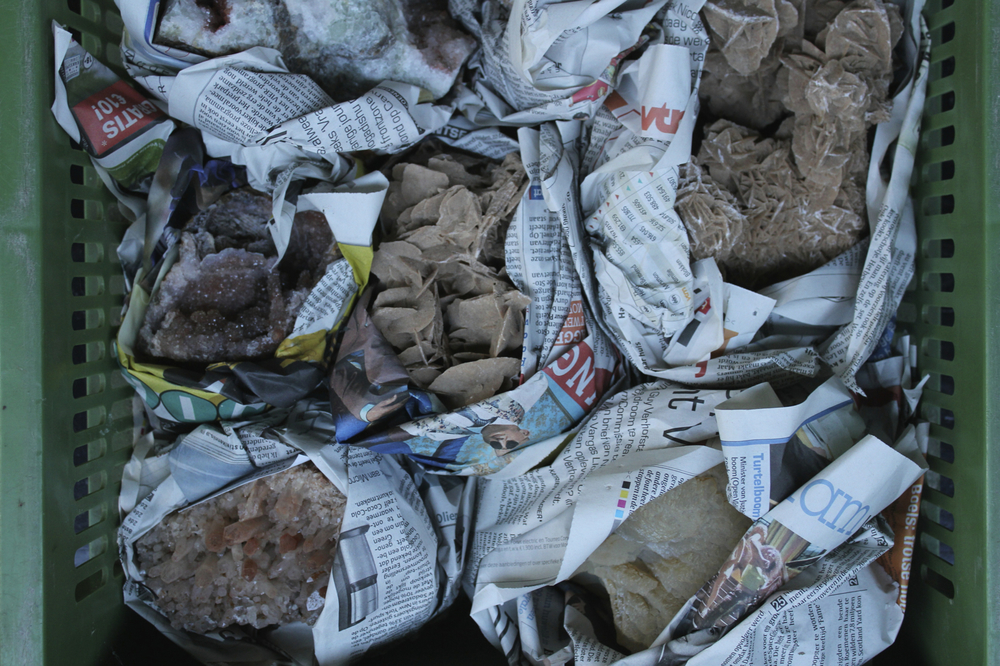 Doos met diverse mineralen en halfedelstenen