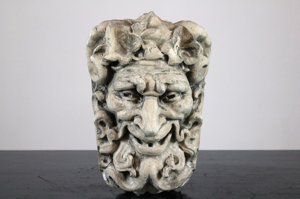 A plaster cast of an antique head, workshop De Wispelaere, Bruges, 1st half 20th C.