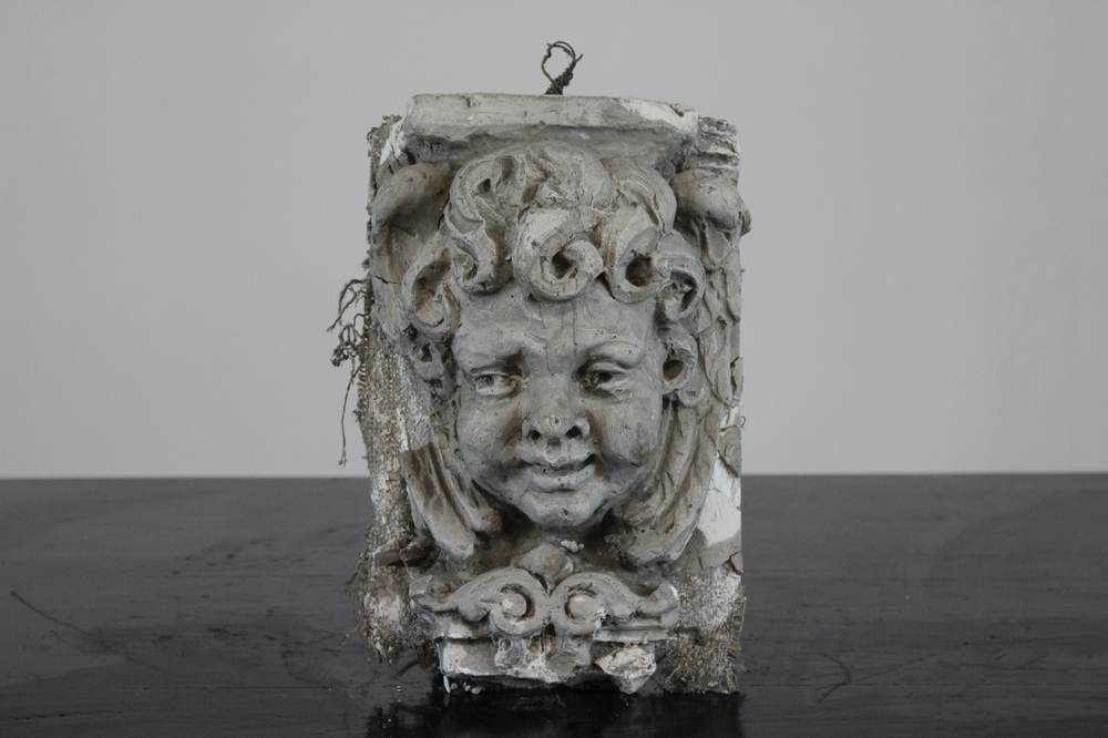 A plaster cast of an cherub's head, workshop De Wispelaere, Bruges, 1st half 20th C.