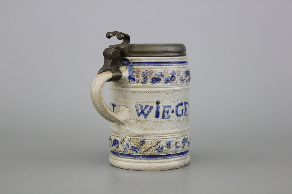 Rare chope &agrave; bi&egrave;re Westerwald, avec monture en &eacute;tain et inscription, 17e