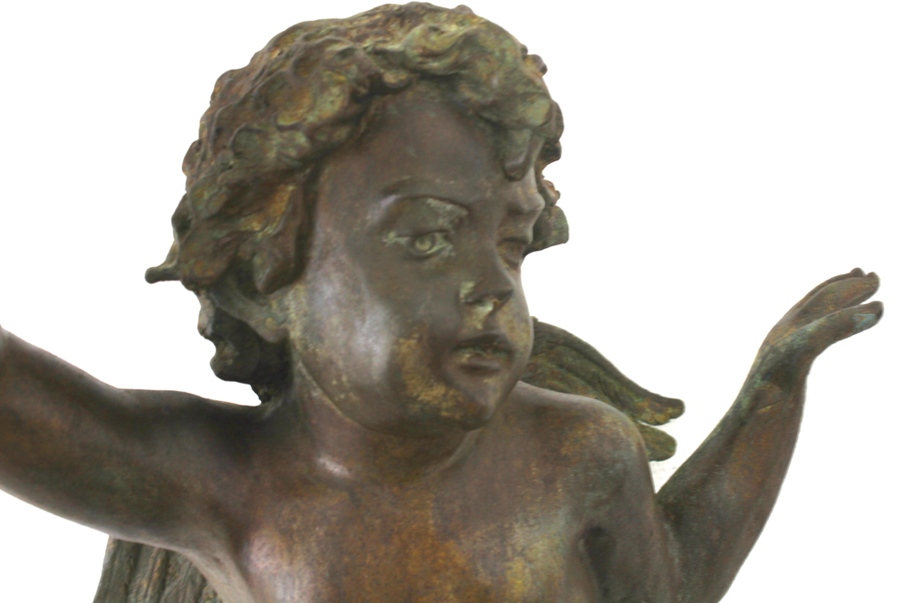 Grande statue en bronze moul&eacute; d'un putto avec "la Corne d'Abondance", env. 1900