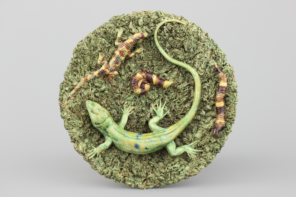 A fine quality Portuguese Caldas Da Rainha plate with a lizard, ca. 1920