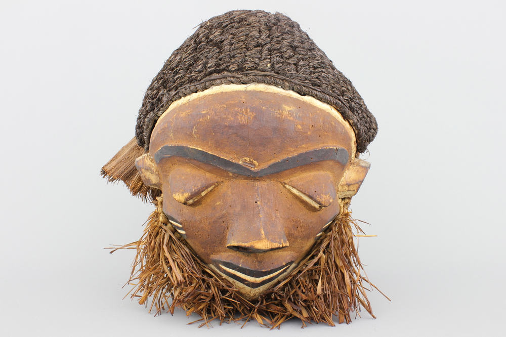 Masque africain sculpt&eacute; en bois, Pende, d&eacute;but-moiti&eacute; 20e