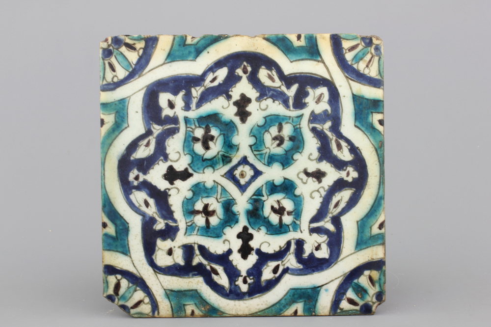 3 decoratieve tegels, Damascus, ca 1600