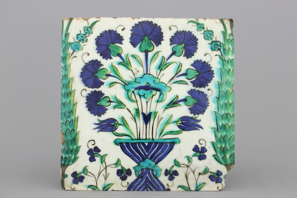 Tegel met bloemenvaas, Damascus, ca 1600
