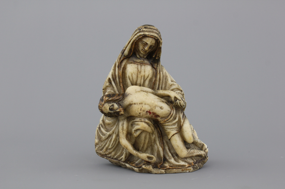 Figuur van een pieta in albast, 16e-17e eeuw