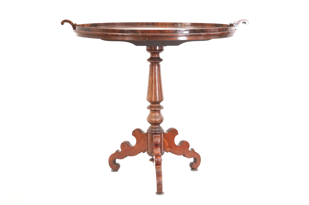 Table de th&eacute; ovale anglaise, avec marquetterie, 19e