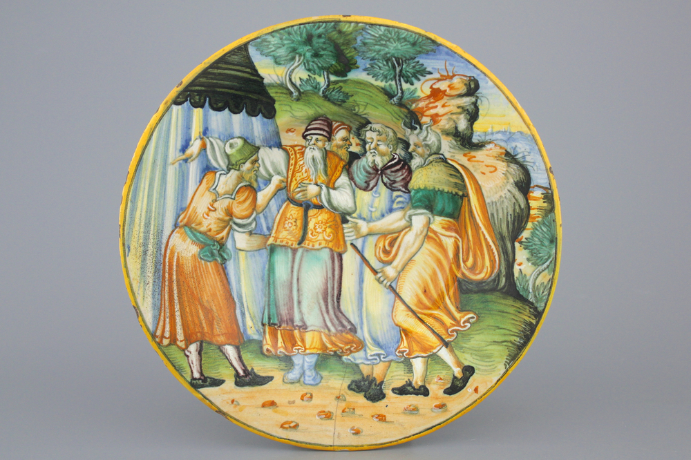 Plat majolique "Istoriato" d&eacute;cor de l'Exode, Urbino, 16e