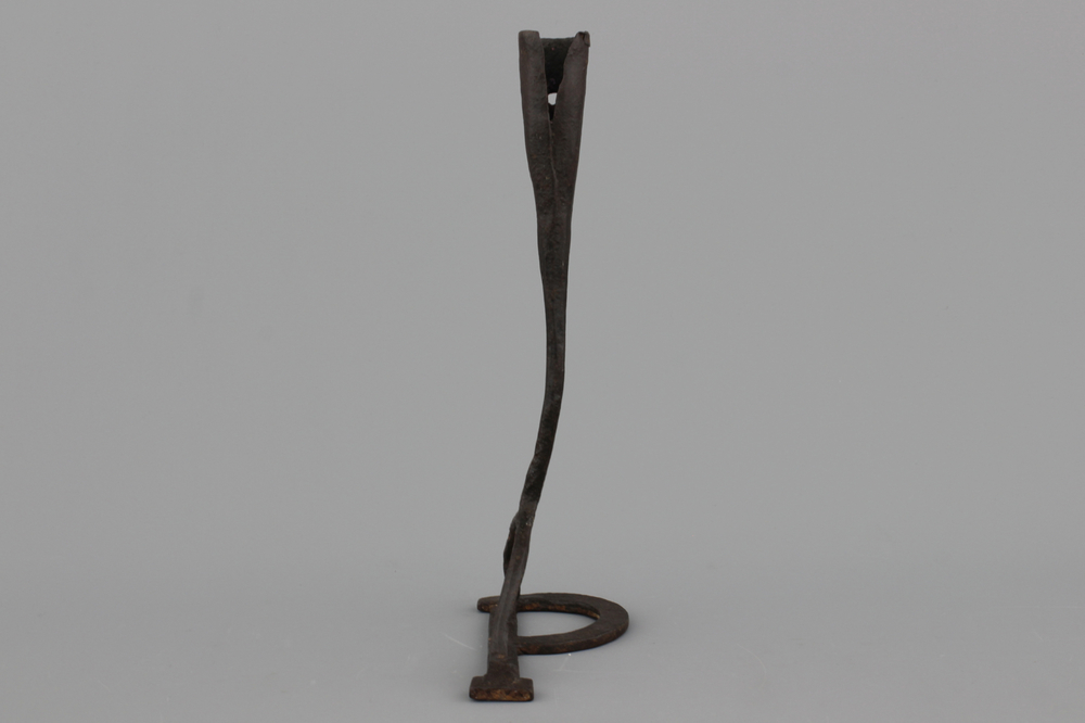 A P-shaped cattle branding iron, 18/19th C.