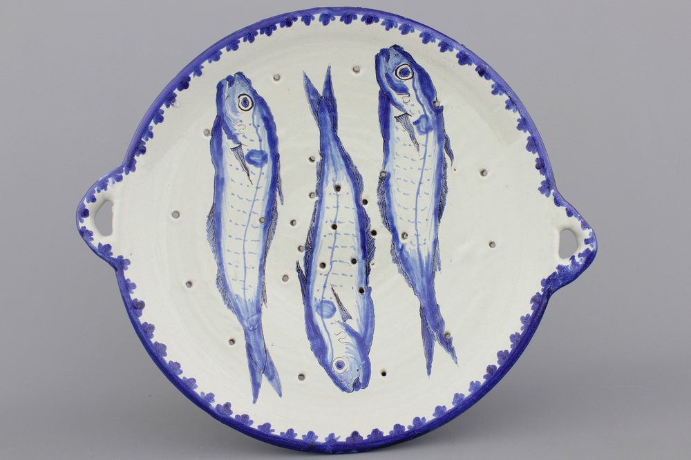 Passoire &agrave; poisson en Delft, la Frise, Makkum, 19e