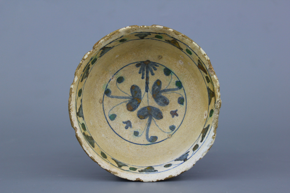 Bol en majolique polychrome d'Anvers, 2e moiti&eacute; 16e