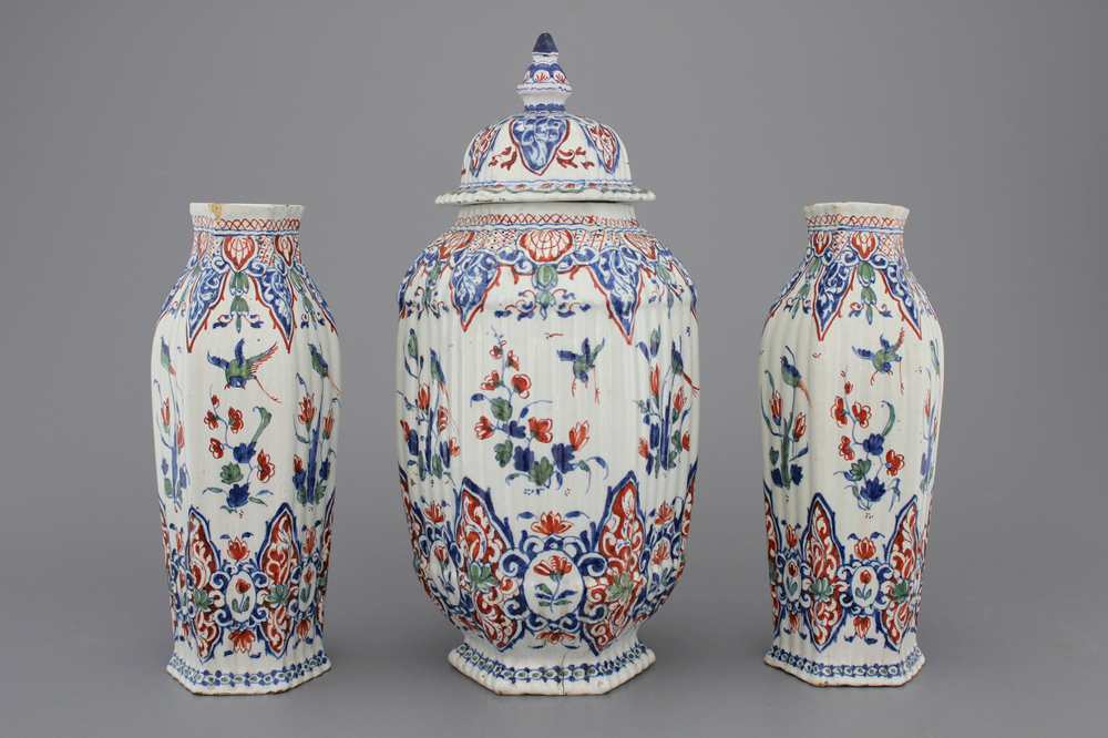 A Dutch Delft three-piece ribbed garniture in cashmere palette, ca. 1700