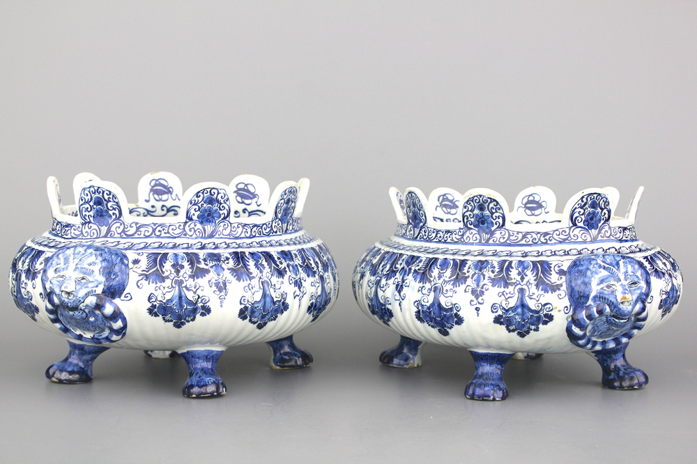 Paire exceptionnelle de rafraichissoirs de verres en fa&iuml;ence de Delft, bleu et blanc, Cornelis Cuipers, De Metaale Pot, 1724-1757