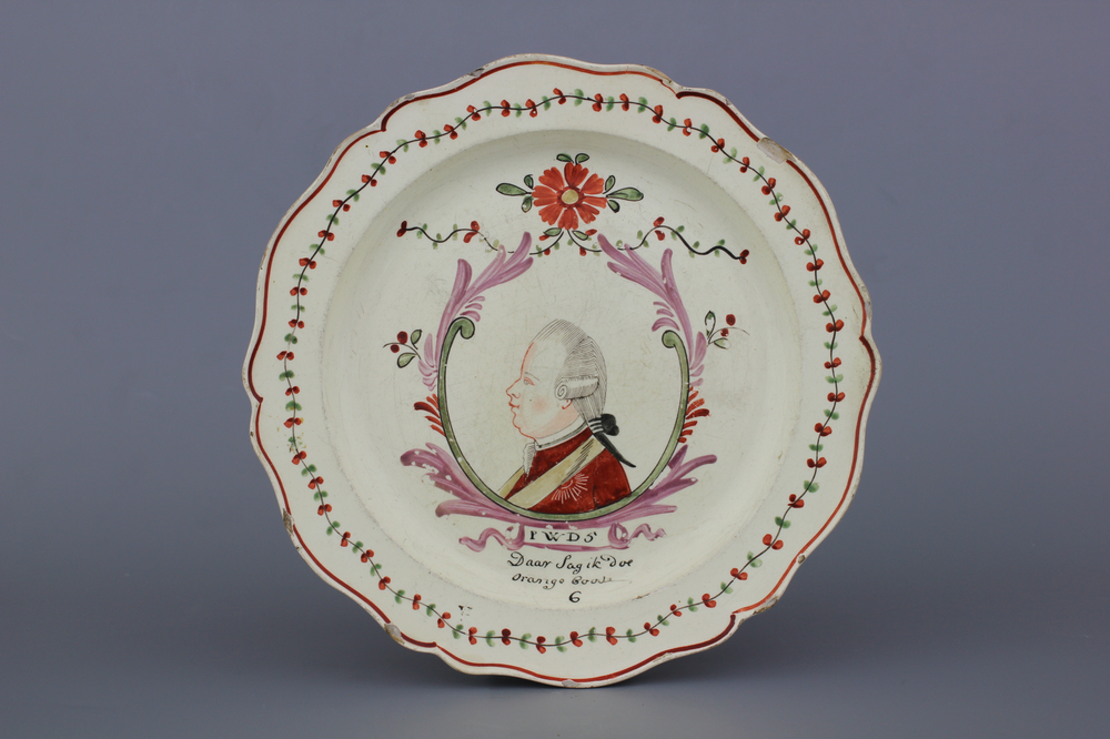 Nederlands beschilderd Engels orangistisch 'creamware' portretbord, 18e eeuw