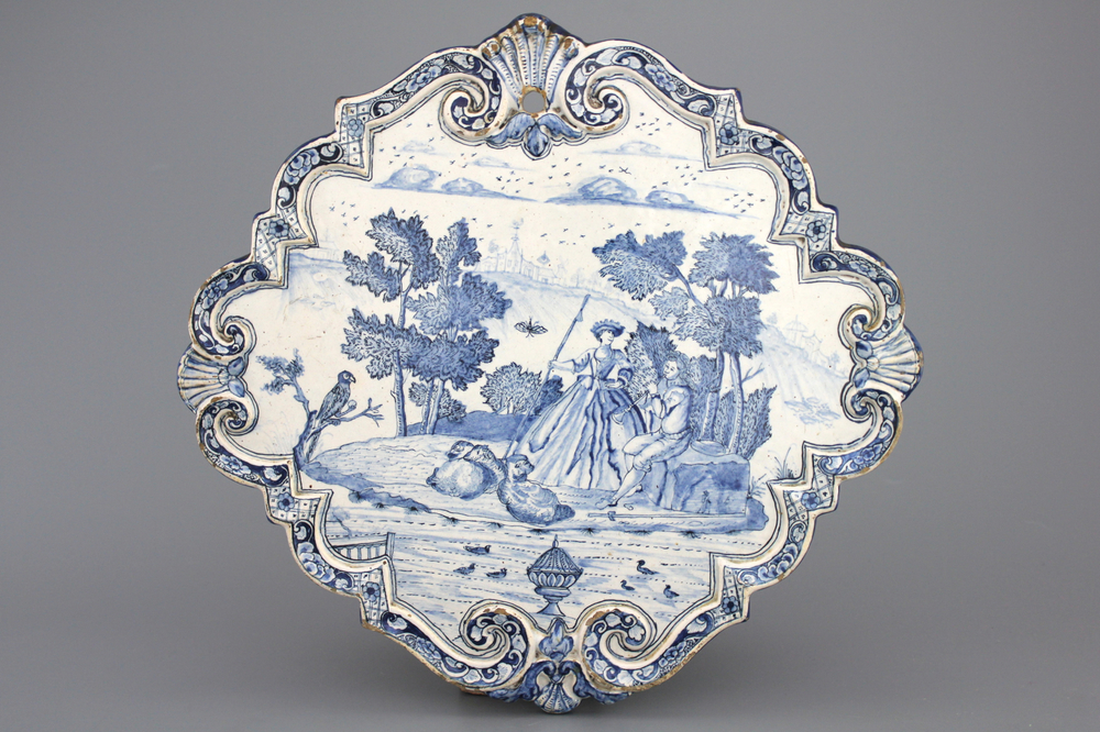 A fine Dutch Delft blue and white plaque with a romantic scene, 18th C.