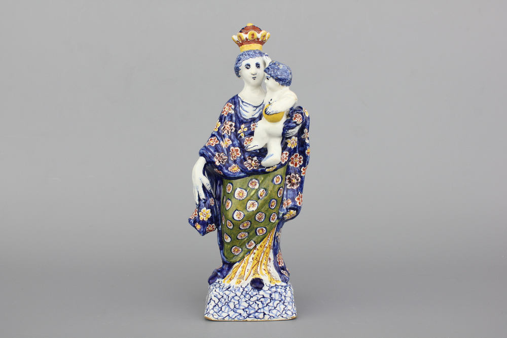 Statue de la Madonne avec enfant en fa&iuml;ence de Delft, polychrome, 18e