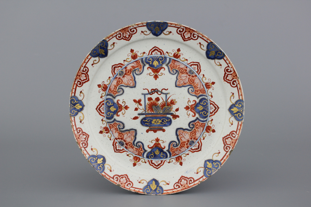 Fijn Delfts dor&eacute; bord, ca 1720