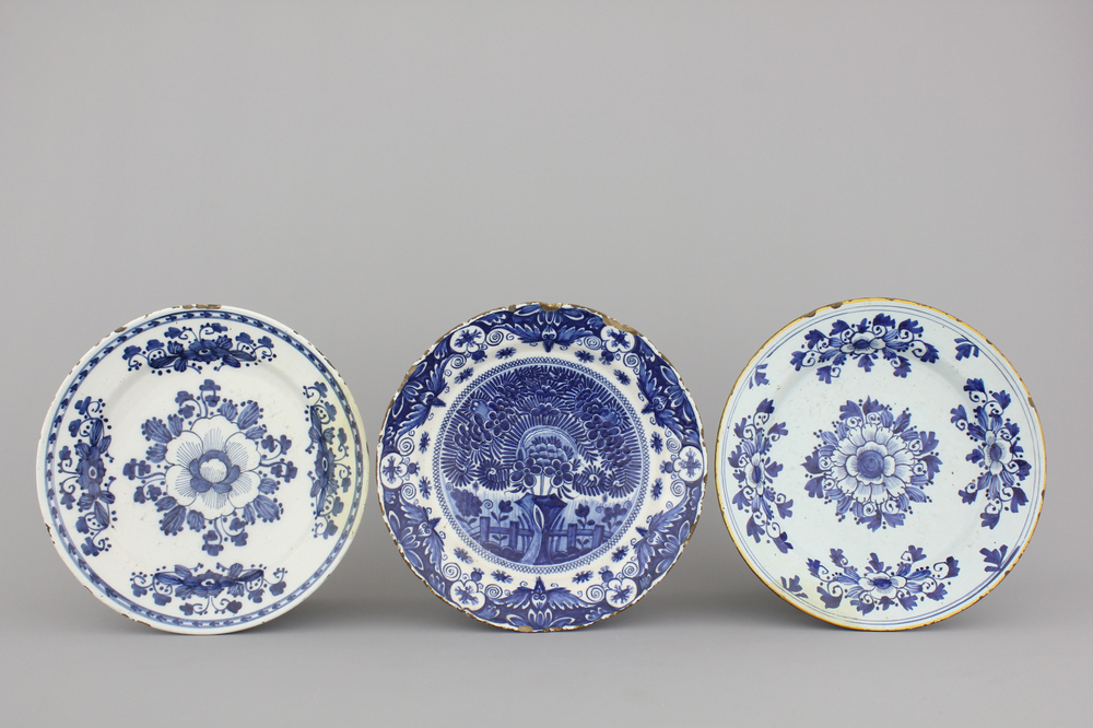 A group of 3 Dutch Delft blue and white dishes, 18th C.