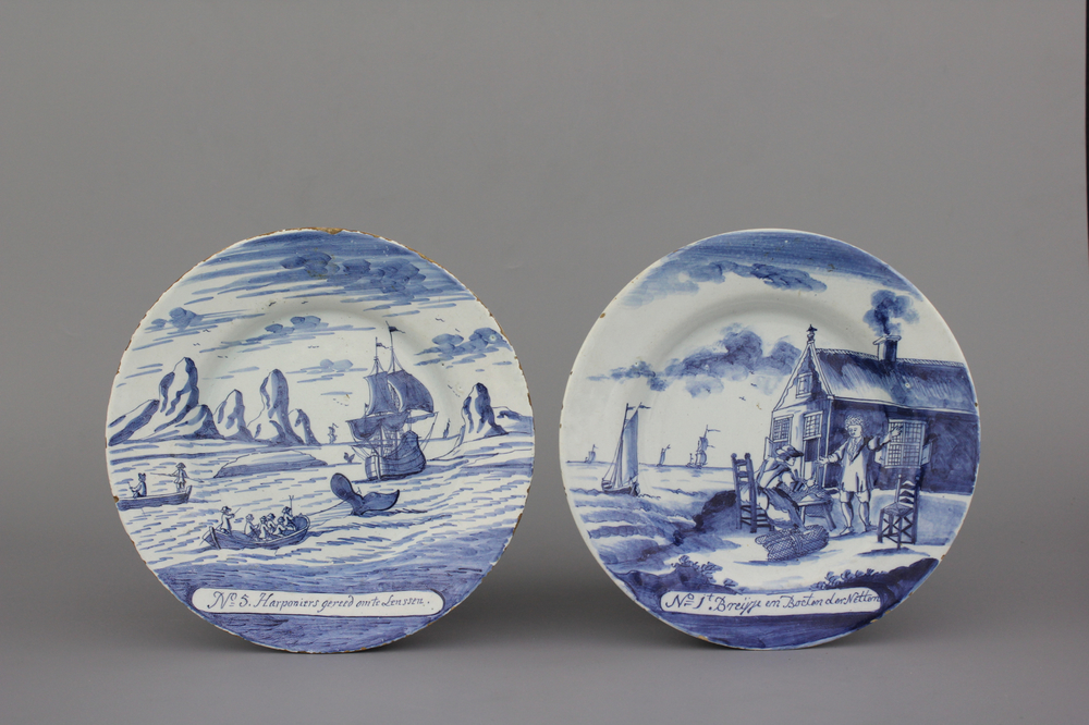Paire de plats en fa&iuml;ence de Delft, d&eacute;cor "P&ecirc;che au Hareng", env. 1750
