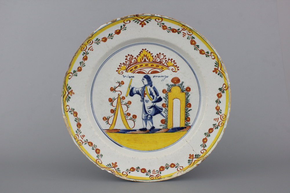 A Dutch Delft polychrome orangist text dish, 18th C.