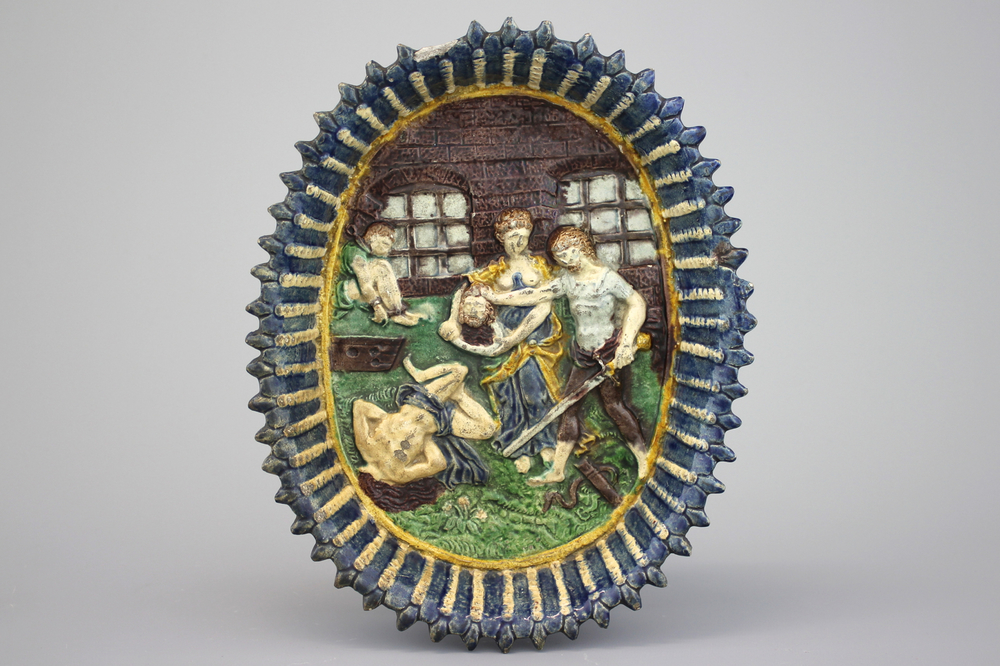 Plat ovale sur pied, d&eacute;cor "La D&eacute;capitation de Holofernes", France, Ecole Palissy, 17e