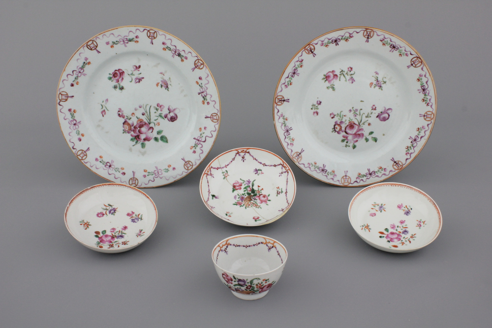 Lot van borden en theesets in Chinees porselein, famille rose, 18e eeuw
