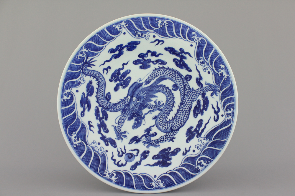 A Chinese blue and white dragon charger, 19th C.