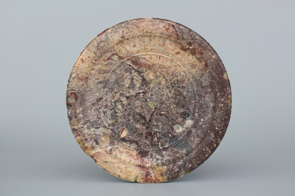 A Chinese carved soapstone dish, 19/20th C.