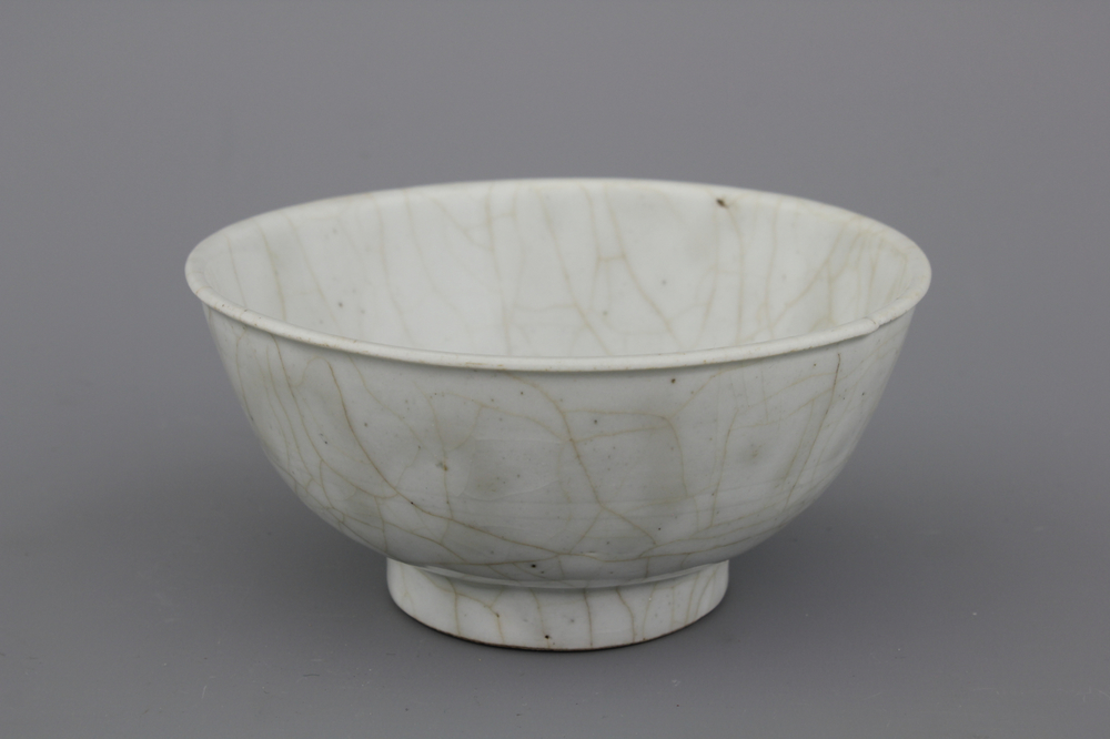 Coupe en porcelaine de Chine monochrome, dynastie Ming